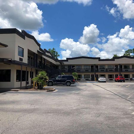 Riverfront Inn Conway Exterior photo